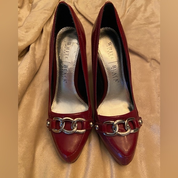WHITE HOUSE BLACK MARKET BURGUNDY PATENT LEATHER HEELS  SIZE 7.5 - Picture 1 of 9
